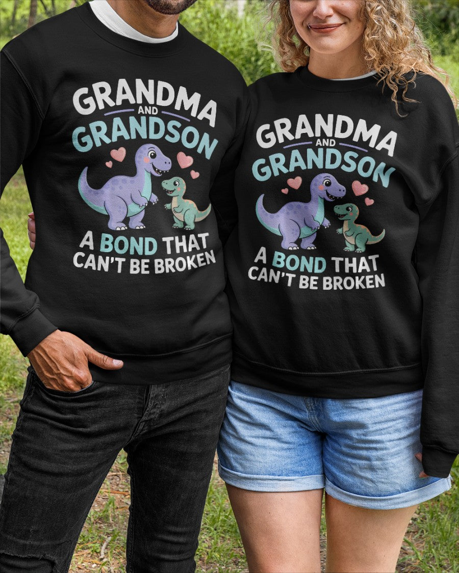 GRANDMA AND GRANDSON A BOND THAT CAN'T BE BROKEN DINOSAUR UNISEX T-SHIRT NTTD00 (SKU-GMS4)