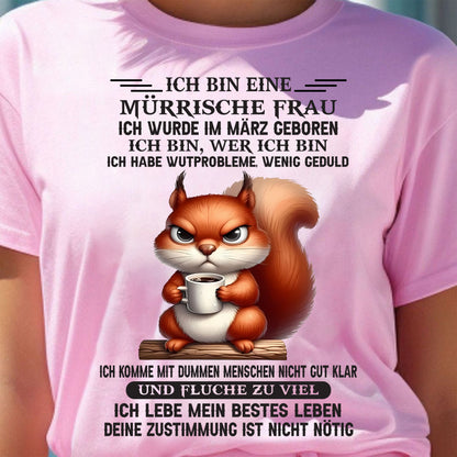 MÄRZ – MÜRRISCHE FRAU – GEBURTSTAGS-T-SHIRT FÜR FRAUEN - NTTD03 (SKU2605-251-03)
