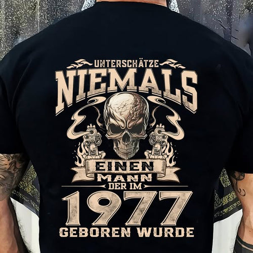 UNTERSCHÄTZE NIEMALS EINEN MANN DER IM 1977 GEBOREN WURDE - De1977