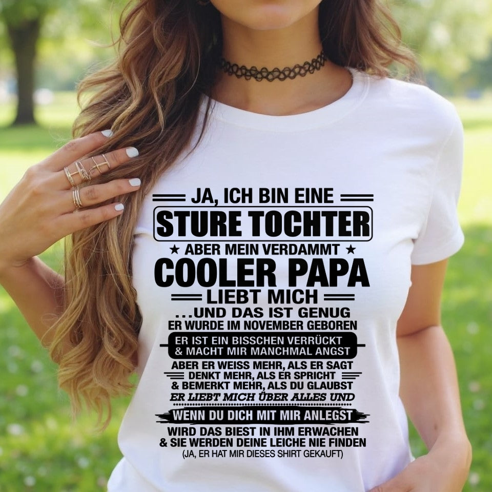 DEU11 - JA, ICH BIN EINE STURE TOCHTER T-SHIRT – GEBURTSTAGSGESCHENK VON EINEM NOVEMBER-PAPA - nttd11 (SKU2605-330-11)