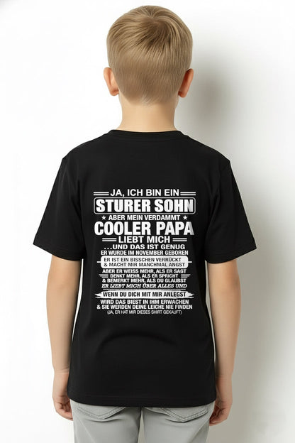 DEU11 - JA, ICH BIN EIN STURER SOHN T-SHIRT – GEBURTSTAGSGESCHENK VON EINEM NOVEMBER-PAPA - nttd11 (SKU2606-87-11)