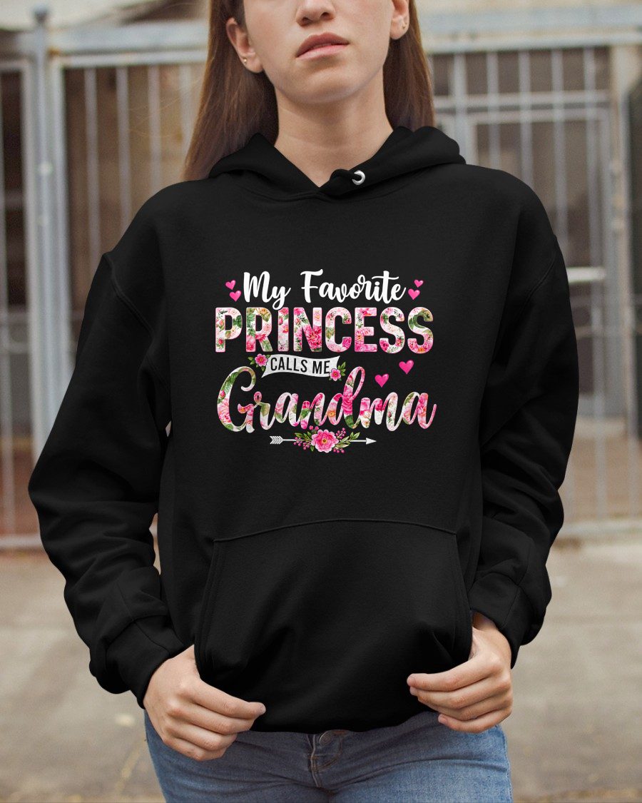 My Favorite PRINCESS CALLS ME Grandma - GRANDMA T-SHIRT - NTTD00 (SKU2608-277)