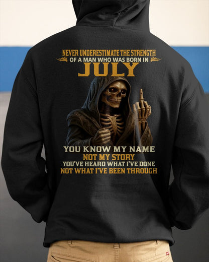 JULY - NEVER UNDERESTIMATE - BIRTHDAY T-SHIRT FOR MEN - NTTD07 (SKU26T-01-06-07)